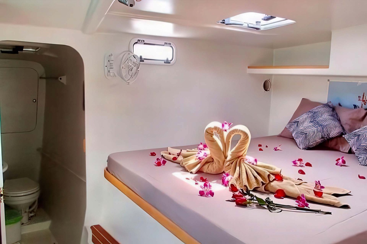 Аренда моторного катамарана Rendezvous 44 на Пхукете